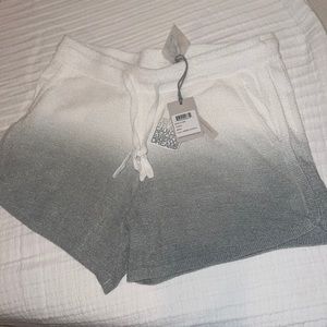 Barefoot dreams ombré shorts 🤍NWT size small